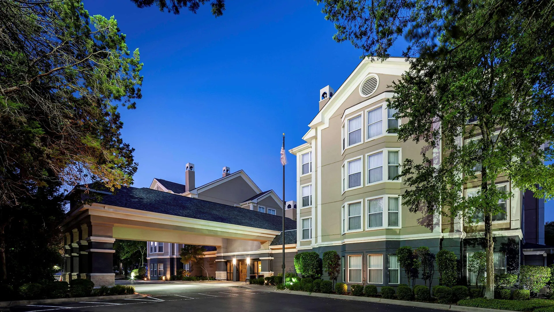 Where to Stay for Less: 4 Best Budget Hotels in Austin